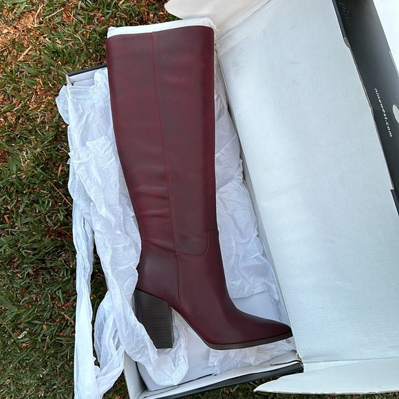 New burgundy boots - Picture 2 of 2